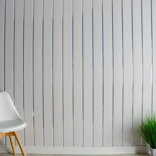 8mm White Gloss With 2 Chrome Strip Wall & Ceiling Panel 2.6M